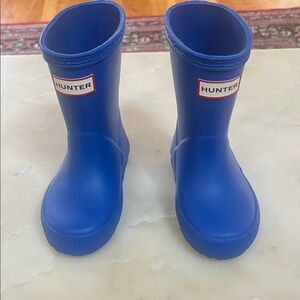 BRAND NEW Hunter Kids Classic Blue Rain Boots. Toddler size 6